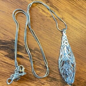 New Silver Pendant Necklace